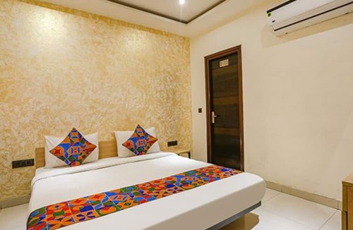 Pitampura Hotel | Fabexpress V4 Residency