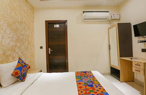 Pitampura Hotel | Fabexpress V4 Residency