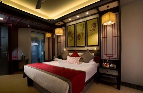 Petlad Hotel | Neonz Resort & Club