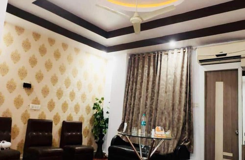 Kolar Road Hotel | SKG Royal Palace
