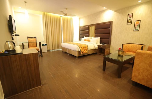 Sector 14 Hotel | Hotel Windsor Heights (All Rooms with Air Purifier)