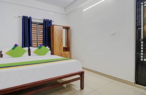 Aluva House | Treebo Nirupama, 750m from Aluva Railway station