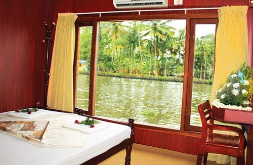 Alappuzha Boat Rental | Upper Deck Houseboat