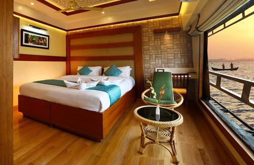 Alappuzha Boat Rental | Upper Deck Houseboat