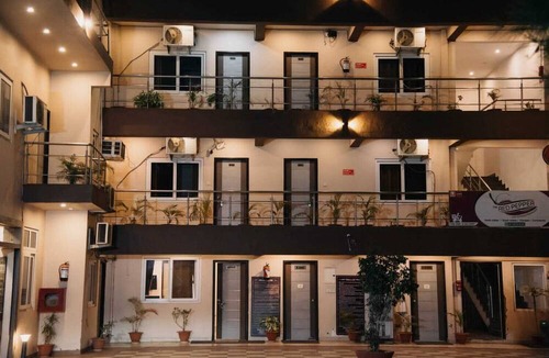 Lucknow Hotel | Hotel Maple Delite