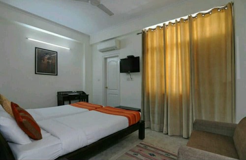 Dwarka Bed & Breakfast | Mehra Residency at the Airport
