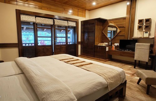 Kayiavir Plungdung Hotel | Chamong Chiabari