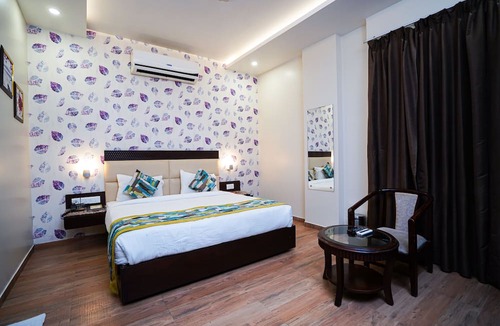 Mahanagar Hotel | The Golden Apple