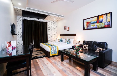 Mahanagar Hotel | The Golden Apple