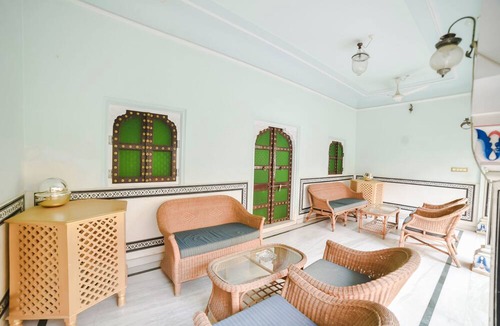 Amer Fort Road Hotel | Hotel Saba Haveli