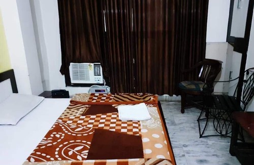 Karol Bagh Hotel | Pooja Palace