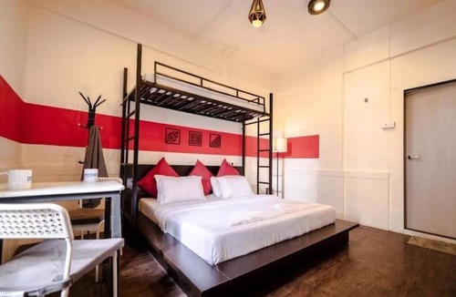 Park Road Hostel | Locomo Hostel OG - Stay Work Eat