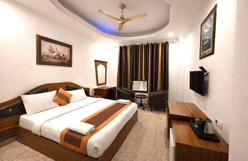 Karol Bagh Hotel | Hotel TJS Royale