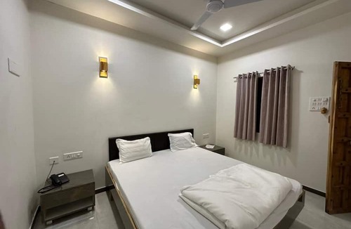 Mundra Hotel | Hotel Surbhi