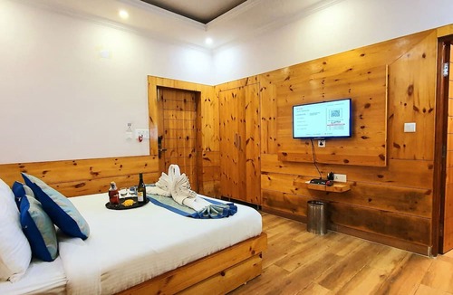 Sidhpur Hotel | Quartz Himalayan Brothers