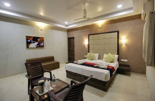 Achal Gadh Hotel | Manwar Garden Resort Mount Abu