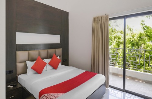 Thane West Hotel | Palette - Blue Roof Club
