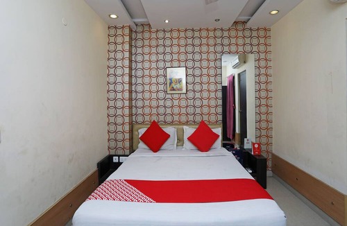 Diamond Harbour Hotel | OYO 28439 Skylark Hotel