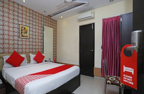 Diamond Harbour Hotel | OYO 28439 Skylark Hotel