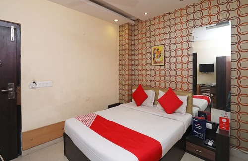 Diamond Harbour Hotel | OYO 28439 Skylark Hotel