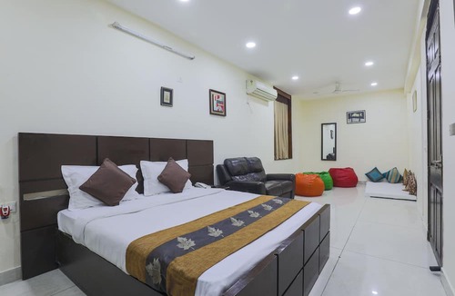 East of Kailash Hotel | The Hermitage by Cosy Hotels