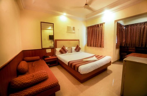 Bandra West Hotel | Hotel Lucky Near BKC