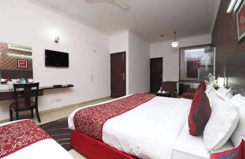 Jasola Hotel | Hotel Jashn Inn near Apollo Hospital, Delhi