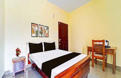 Kulanada House | Deluxe Omalloor Temple MTS Lodge