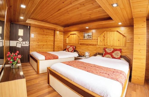 Darjeeling Hotel | Hotel Broadway Mall Road Darjeeling