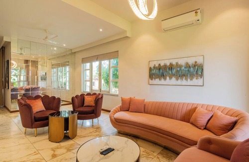 Gauravaddo Villa | ELIVAAS Casa Ritzy 5 BHK Villa & Pool
