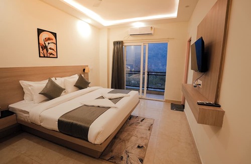 Tapovan Hotel | Alpine Retreat