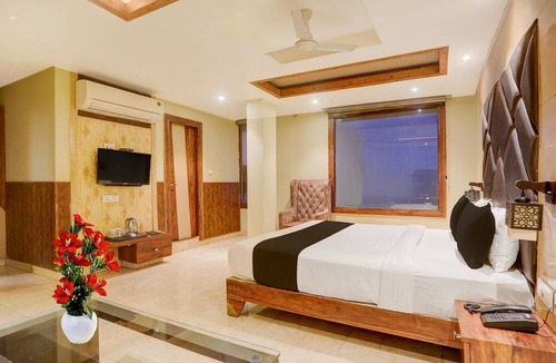 Danapur House | Deluxethe Golden Crown Hotel