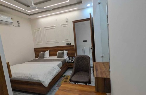 Faizabad Hotel | HOTEL R R TRIPATHI
