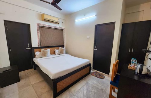 Santiniketan Hotel | The Kolam