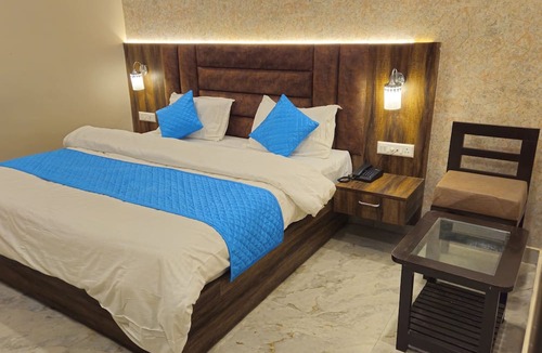 Mahmoorganj Hotel | Hotel Cherry Blossom