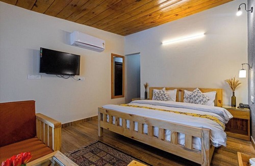 Bhimtal Hotel | Dimmys By the Lake Bhimtal
