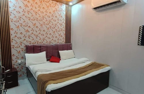 Ayodhya Hotel | Hotel Maa Sharda palace