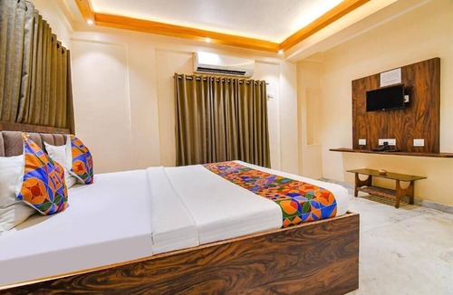 Kalighat Hotel | The Golden Orchid