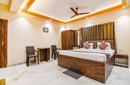 Kalighat Hotel | The Golden Orchid