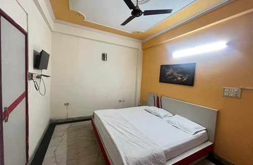 Noida Hotel | Roomshala Hotel Blue Inn Noida Sector 51