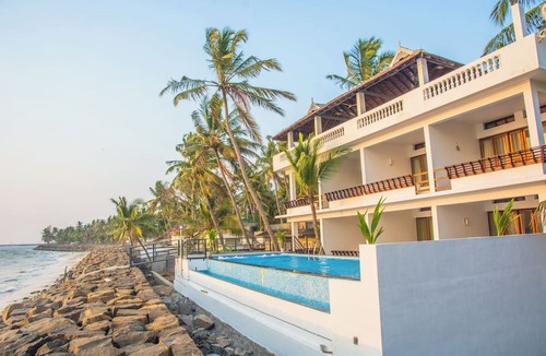 Kuzhuppilly Hotel | 36 Palms Residency- Sea View Villa