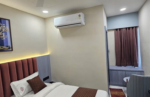 Sanand Hotel | Hotel Velvet Vista