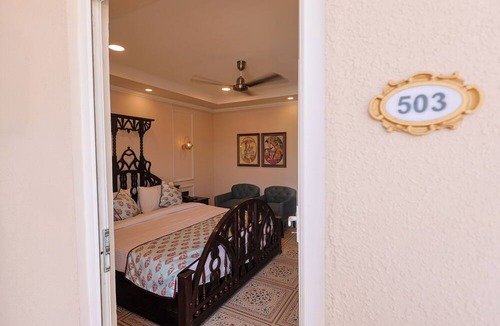 Bani Park Hotel | Ved Mahal