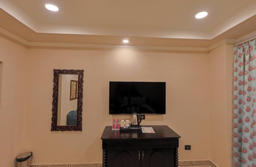 Bani Park Hotel | Ved Mahal
