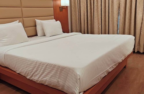 Kopar Khairane Hotel | CIESTA SERENE