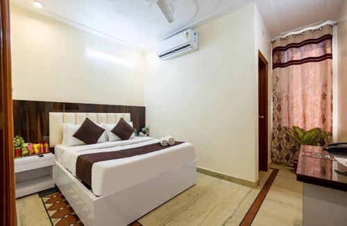 Sector 27 Hotel | Hotel Warm Welcome Inn