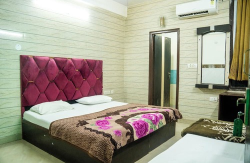 Sikandra Hotel | Hotel Vanya Palace New
