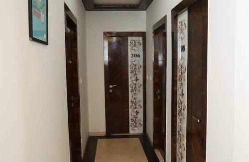 Vile Parle East Hotel | Hotel Satellite