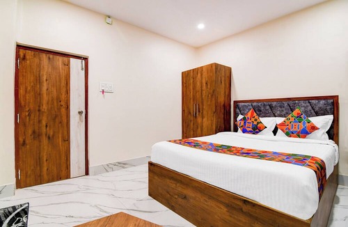 Tollygunge Hotel | Fabhotel Adhiraj Inn