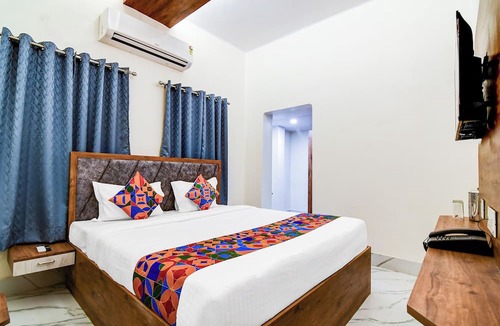 Tollygunge Hotel | Fabhotel Adhiraj Inn
